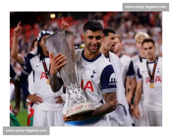 天空记者布里奇辟谣：热刺马竞未就罗梅罗转会费达成协议